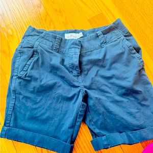 Vineyard Vines Navy Blue shorts.